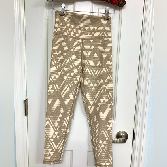 🎉Cute Aztec inspired yoga pants by Aerie. Size XS/S - Picture 1 of 11